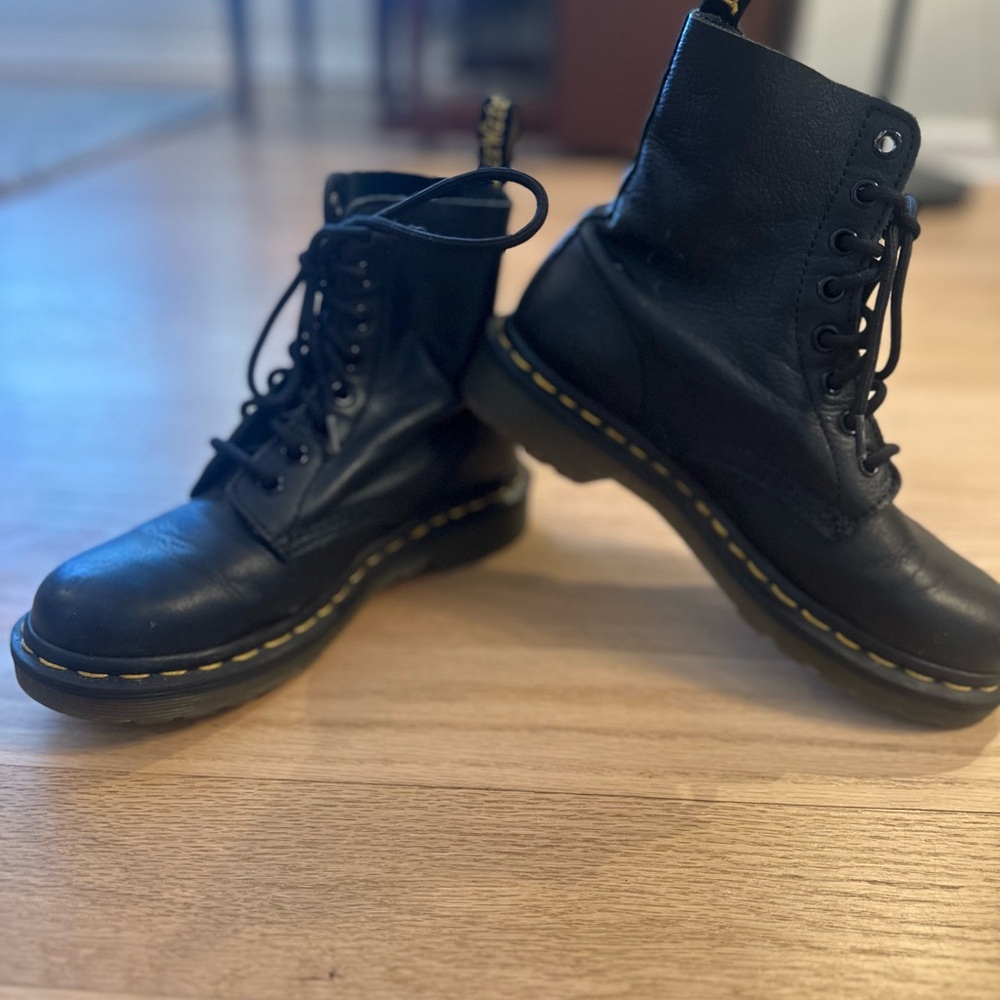 Women’s Dr. Martens 1460 boot